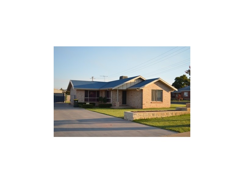 2 Noonan Street, Parkes NSW 2870