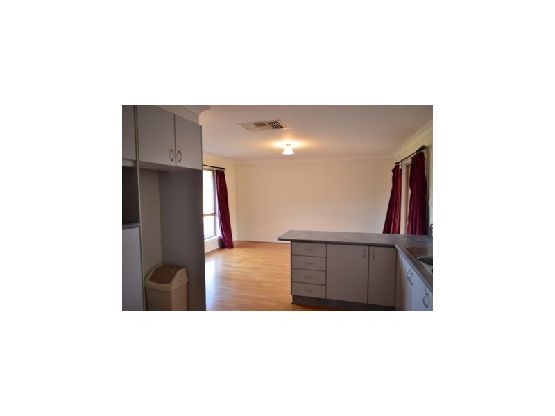 2 Noonan Street, Parkes NSW 2870