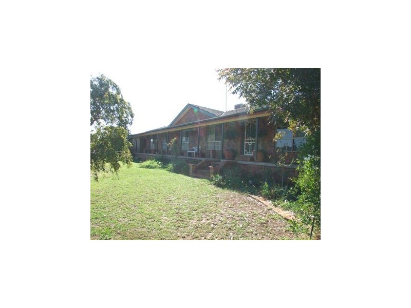 1 Glenburnie Close, Parkes NSW 2870
