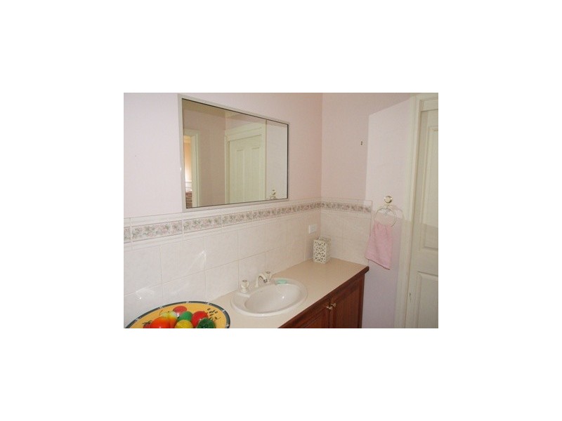 1 Glenburnie Close, Parkes NSW 2870
