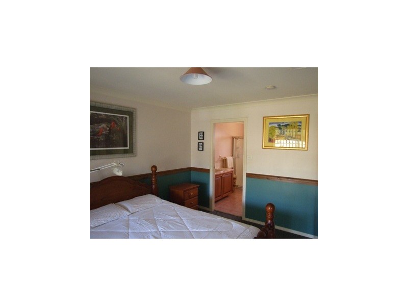 1 Glenburnie Close, Parkes NSW 2870