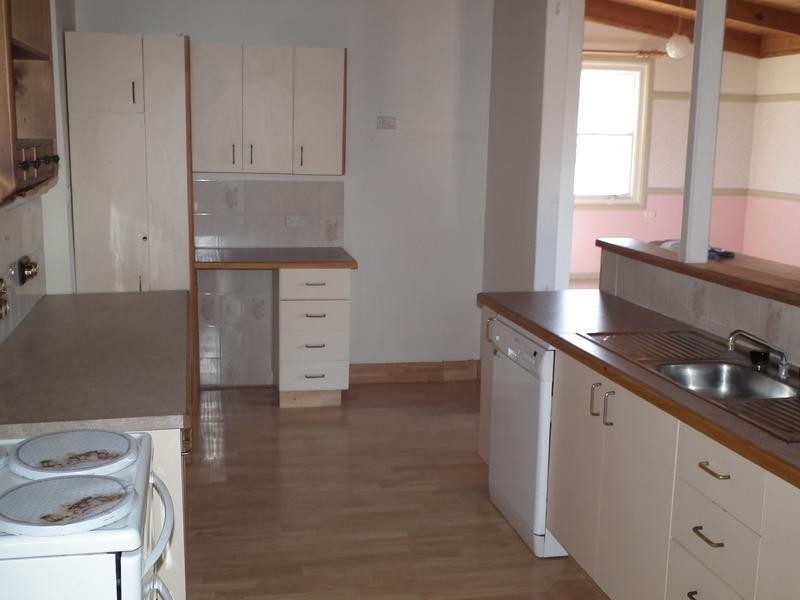 18 Thomas Street, Parkes NSW 2870