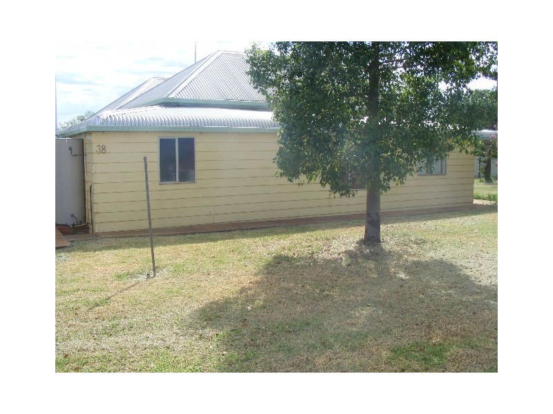 38 Coronation Avenue, Parkes NSW 2870