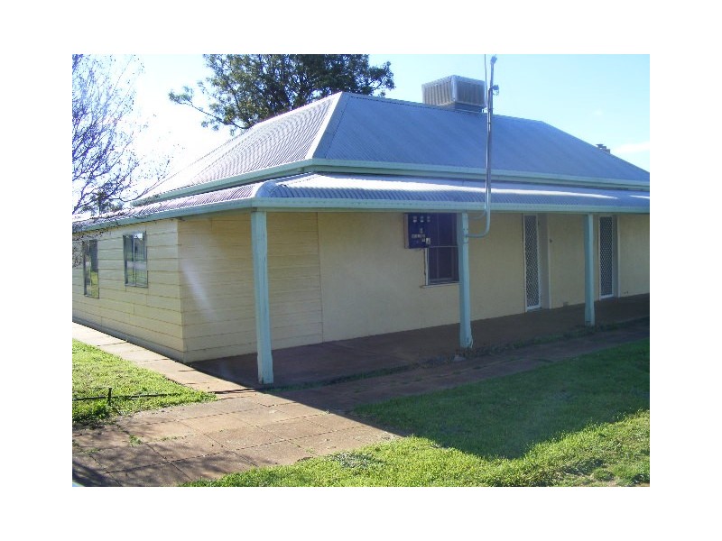 38 Coronation Avenue, Parkes NSW 2870