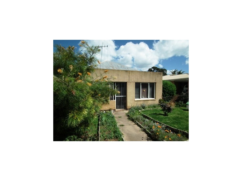 61 Orange Street, Parkes NSW 2870
