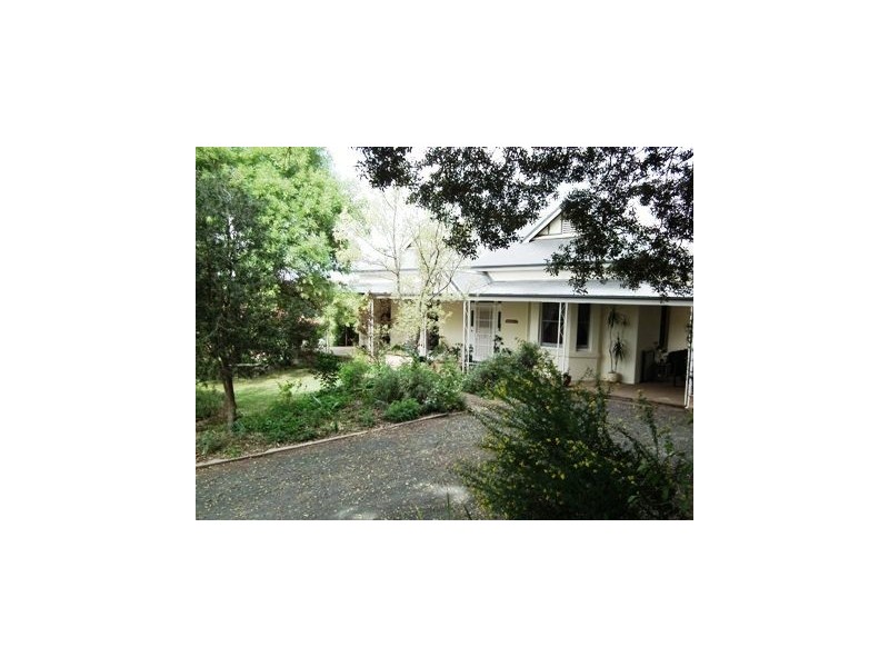 18 East Street, Parkes NSW 2870