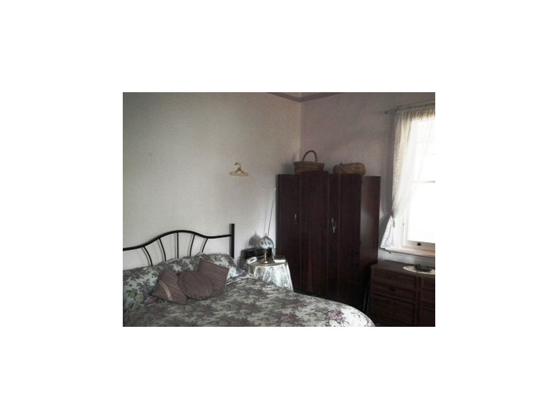 18 East Street, Parkes NSW 2870