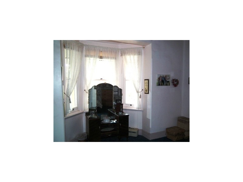 18 East Street, Parkes NSW 2870
