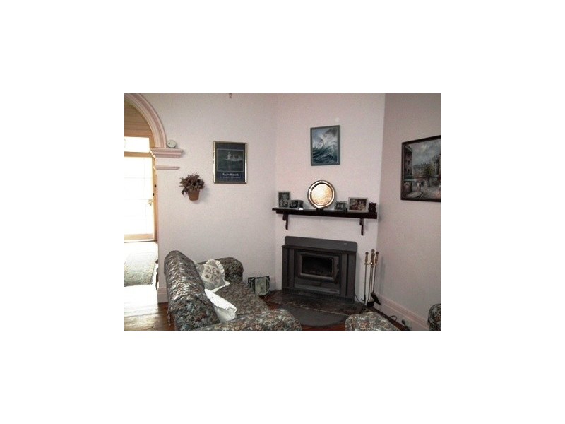 18 East Street, Parkes NSW 2870