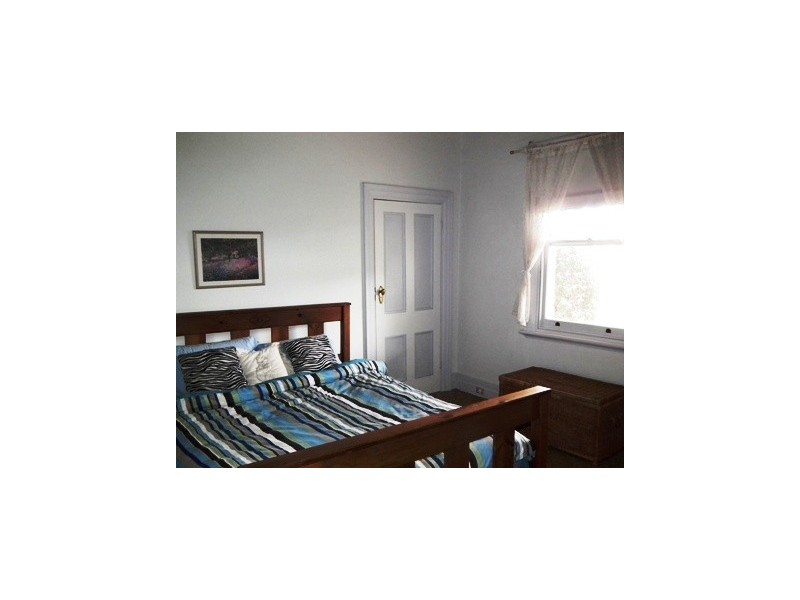 18 East Street, Parkes NSW 2870
