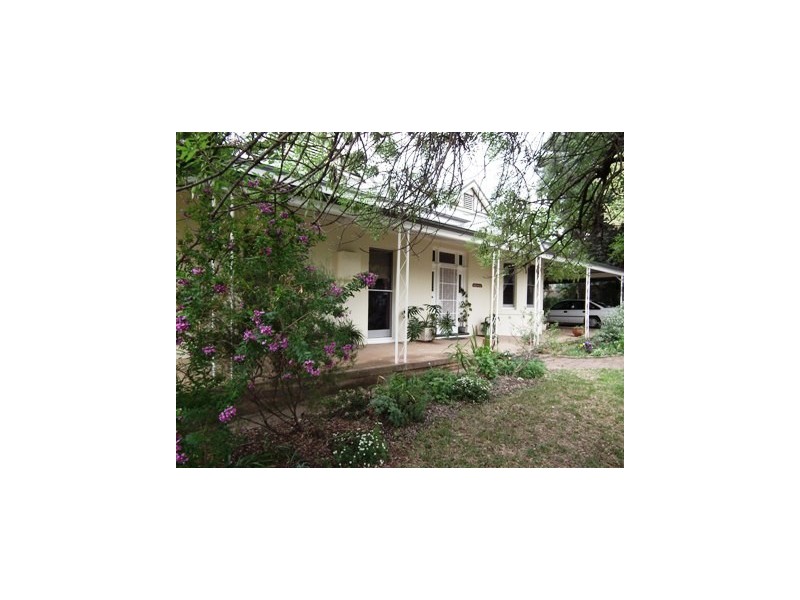 18 East Street, Parkes NSW 2870