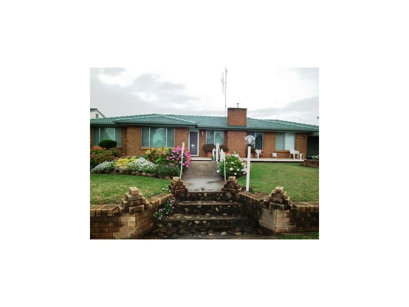 19 Carrington Street, Parkes NSW 2870