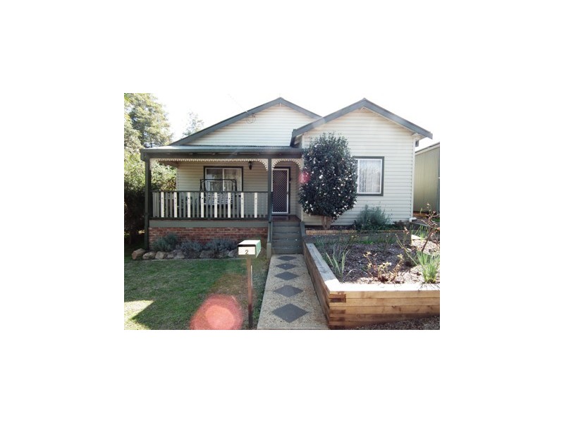 2 Drummond Street, Parkes NSW 2870