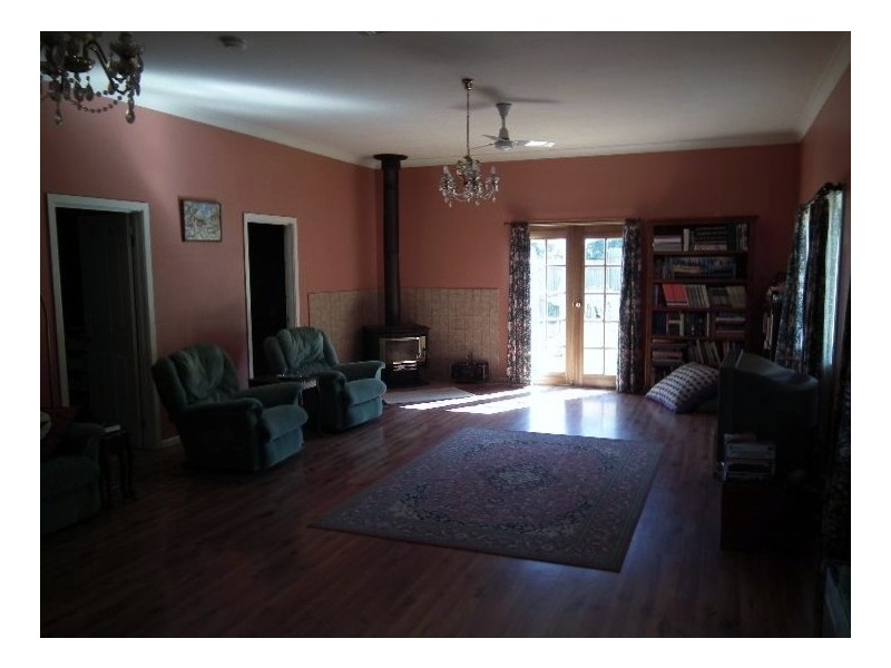2 Drummond Street, Parkes NSW 2870