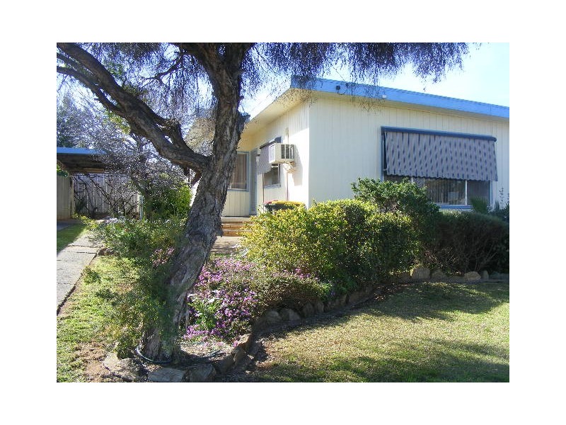 5 Glover Street, Parkes NSW 2870