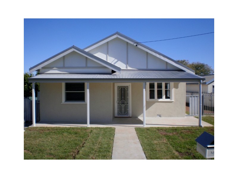32 Albert Street, Parkes NSW 2870
