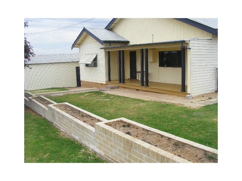 13 Thomas Street, Parkes NSW 2870