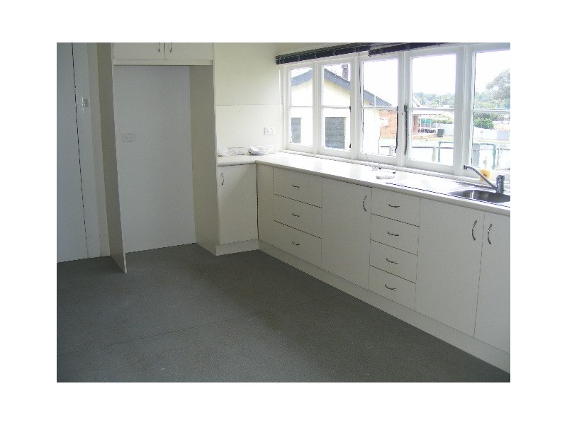 13 Thomas Street, Parkes NSW 2870