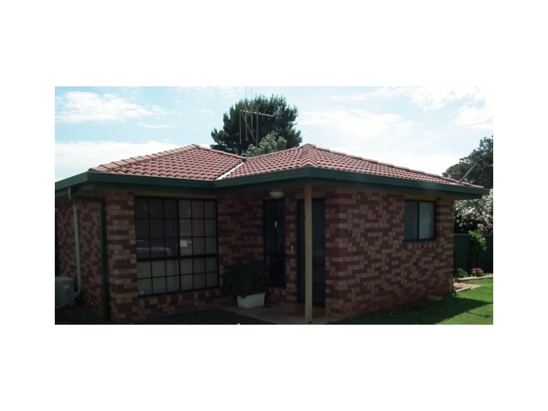 70 Brolgan Rd, Parkes NSW 2870
