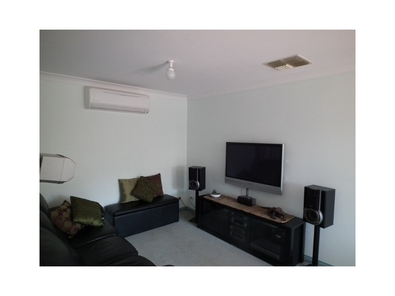 70 Brolgan Rd, Parkes NSW 2870