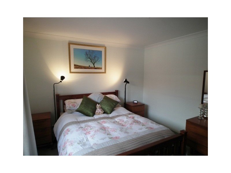 70 Brolgan Rd, Parkes NSW 2870