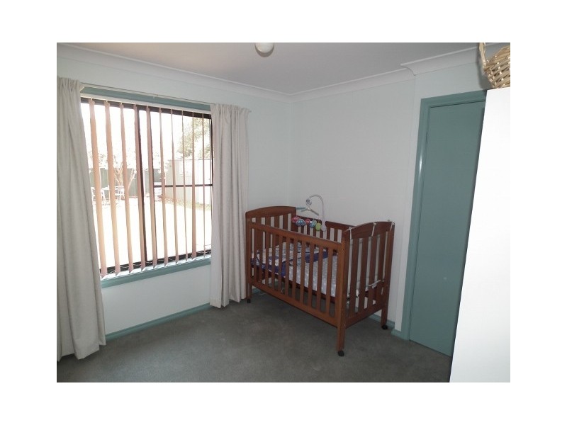 70 Brolgan Rd, Parkes NSW 2870