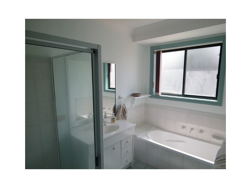 70 Brolgan Rd, Parkes NSW 2870