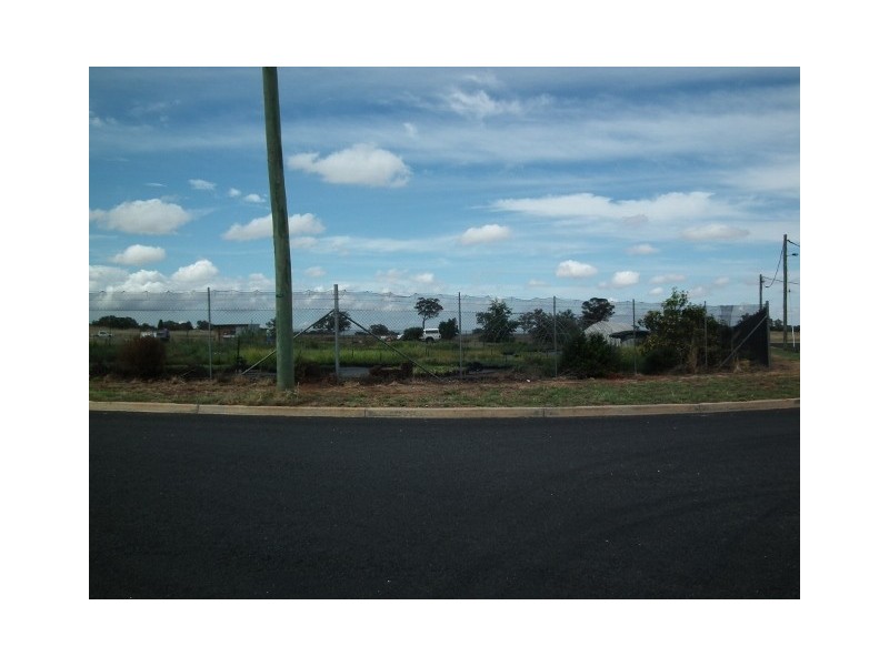 8-11 Boyd Circuit, Parkes NSW 2870