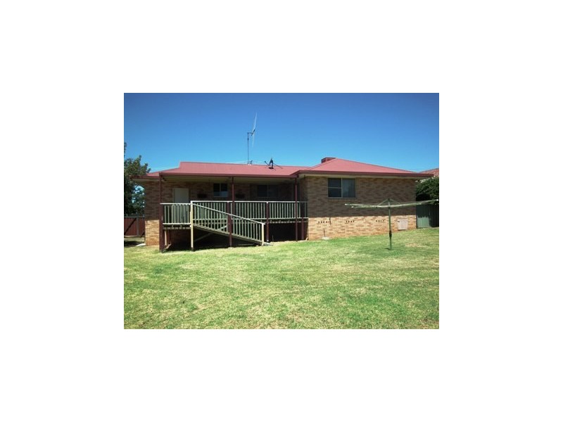 24 Fisher Street, Parkes NSW 2870