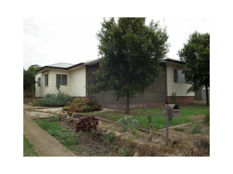 14 Hodges Street, Parkes NSW 2870