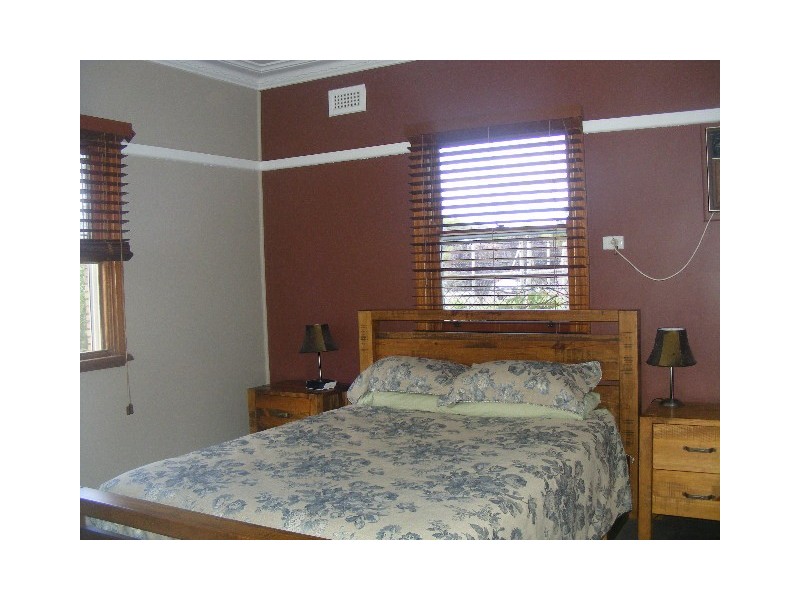 2 Gladstone Street, Parkes NSW 2870