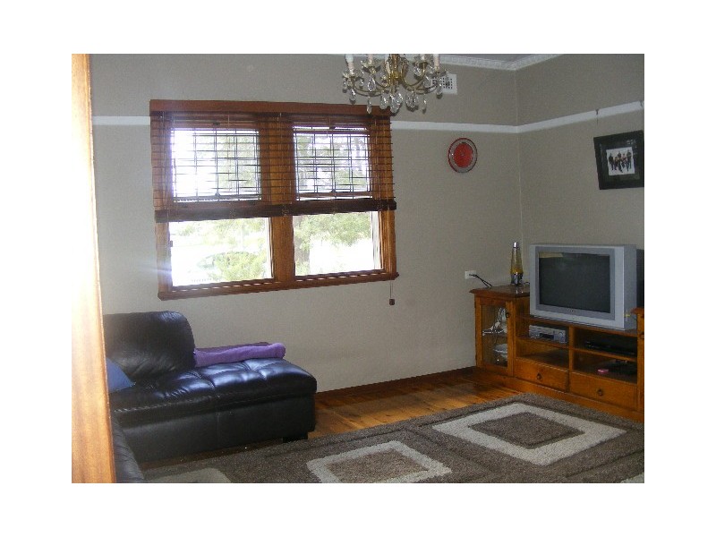 2 Gladstone Street, Parkes NSW 2870