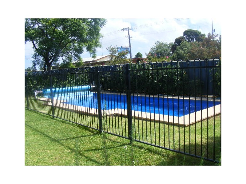2 Gladstone Street, Parkes NSW 2870
