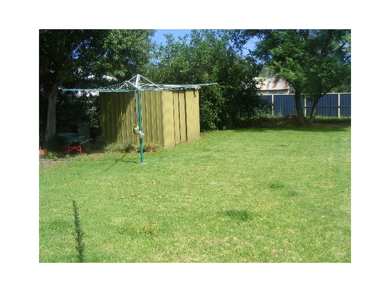 2 Gladstone Street, Parkes NSW 2870