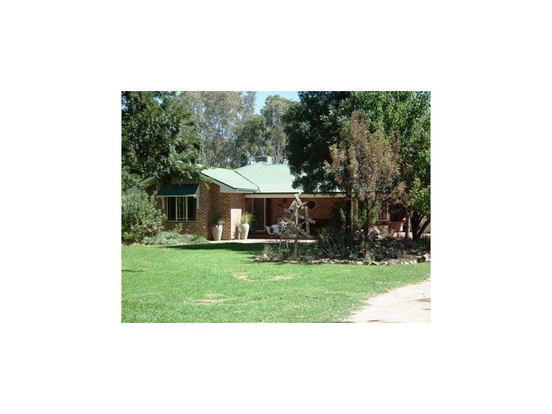 28 Pine Road, Parkes NSW 2870