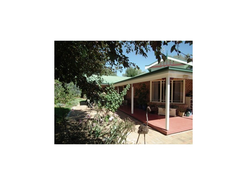 28 Pine Road, Parkes NSW 2870