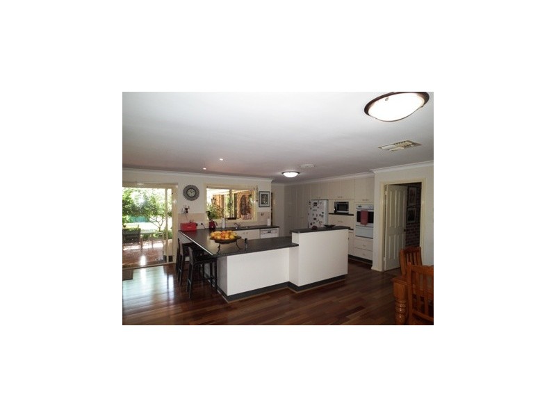 28 Pine Road, Parkes NSW 2870