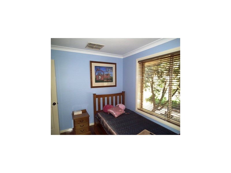 28 Pine Road, Parkes NSW 2870