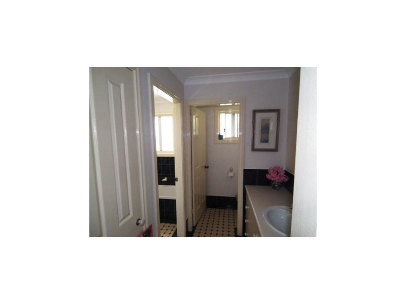 28 Pine Road, Parkes NSW 2870
