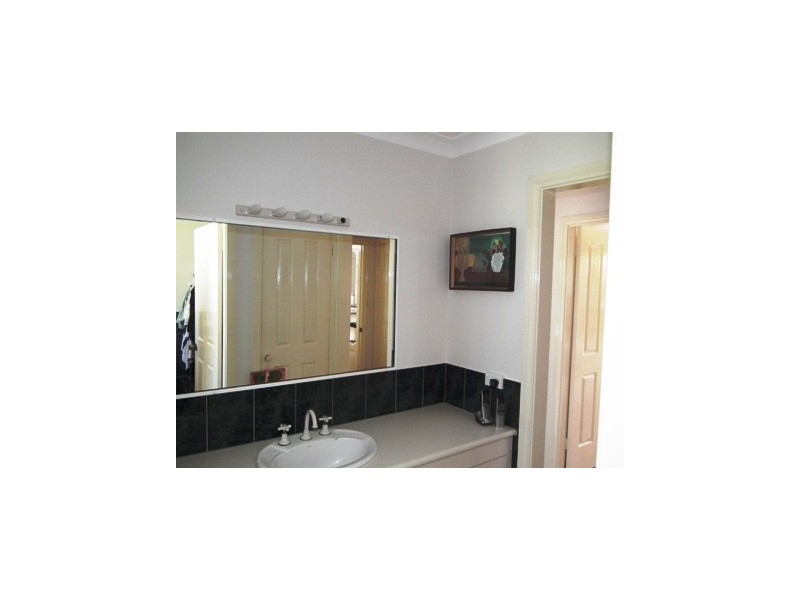 28 Pine Road, Parkes NSW 2870