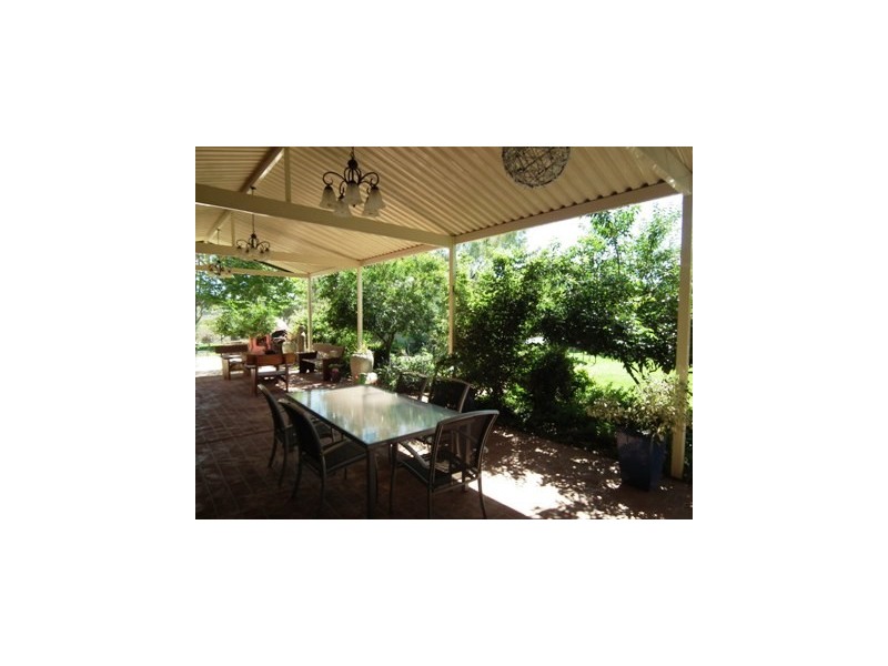 28 Pine Road, Parkes NSW 2870