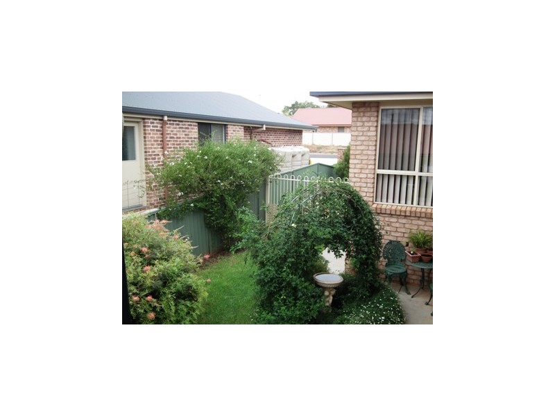 4 Hazelbank Aveune, Parkes NSW 2870