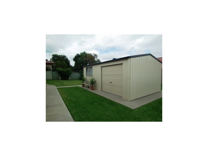 4 Hazelbank Aveune, Parkes NSW 2870