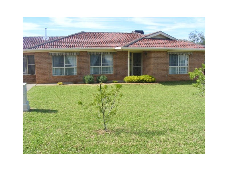 19 Thomas Tom Cres, Parkes NSW 2870