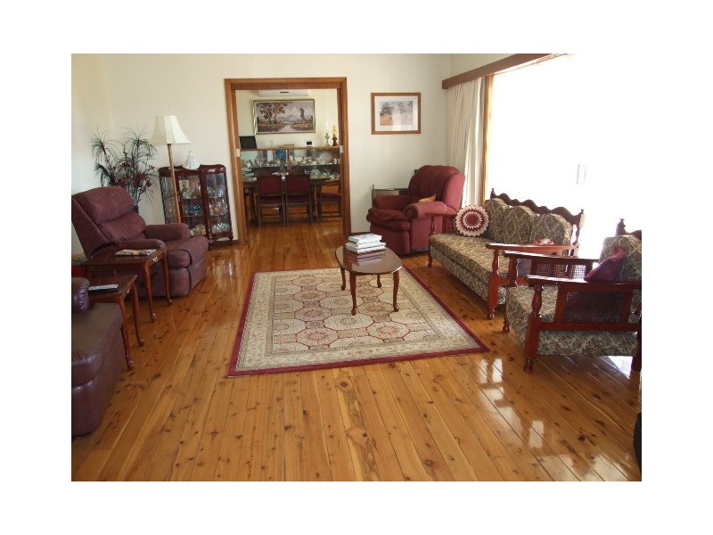 4 Lorger St, Parkes NSW 2870