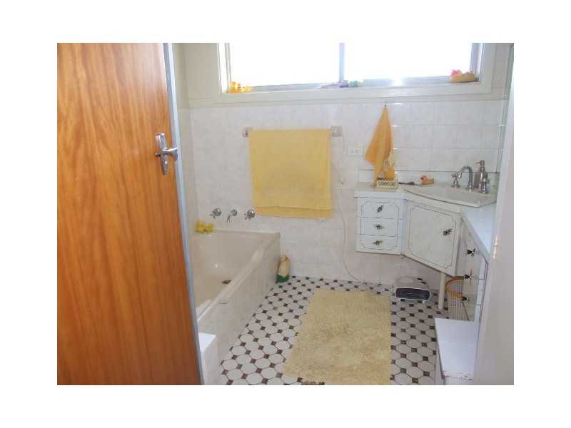 4 Lorger St, Parkes NSW 2870