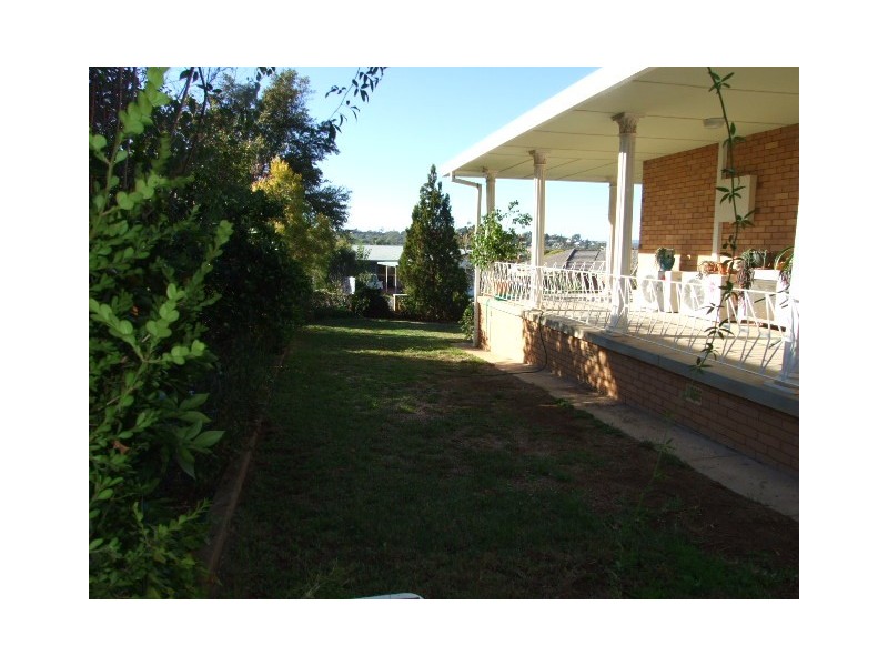 4 Lorger St, Parkes NSW 2870