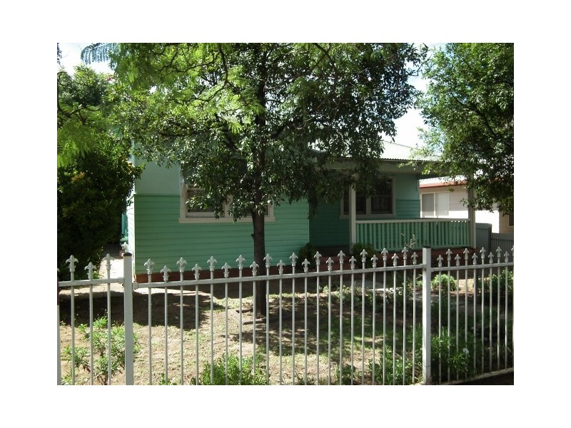 11 Bollinger Street, Parkes NSW 2870