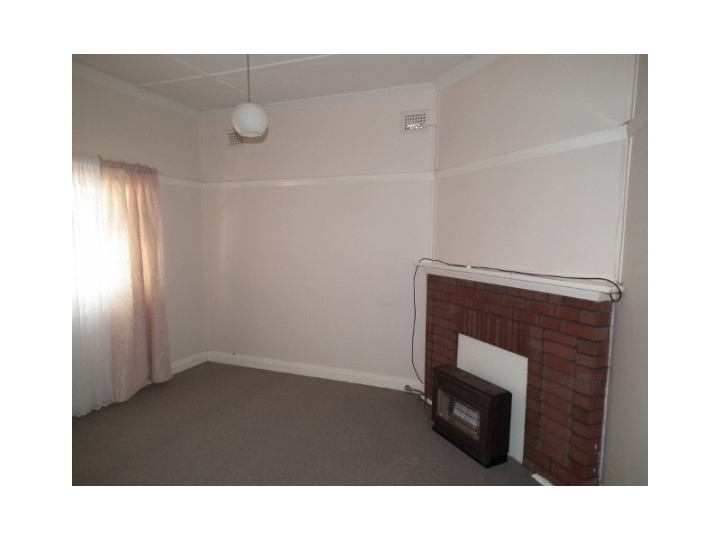 11 Bollinger Street, Parkes NSW 2870
