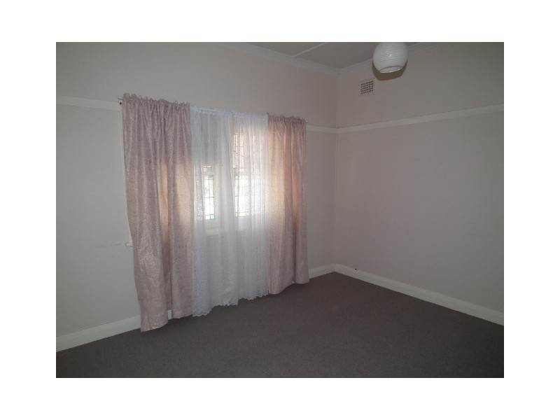 11 Bollinger Street, Parkes NSW 2870